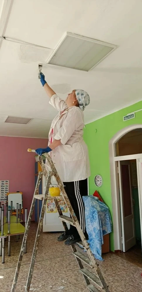 Ремонт в нашем детском саду: кипит работа! 
Наши сотрудники не покладая рук  трудятся, чтобы создать