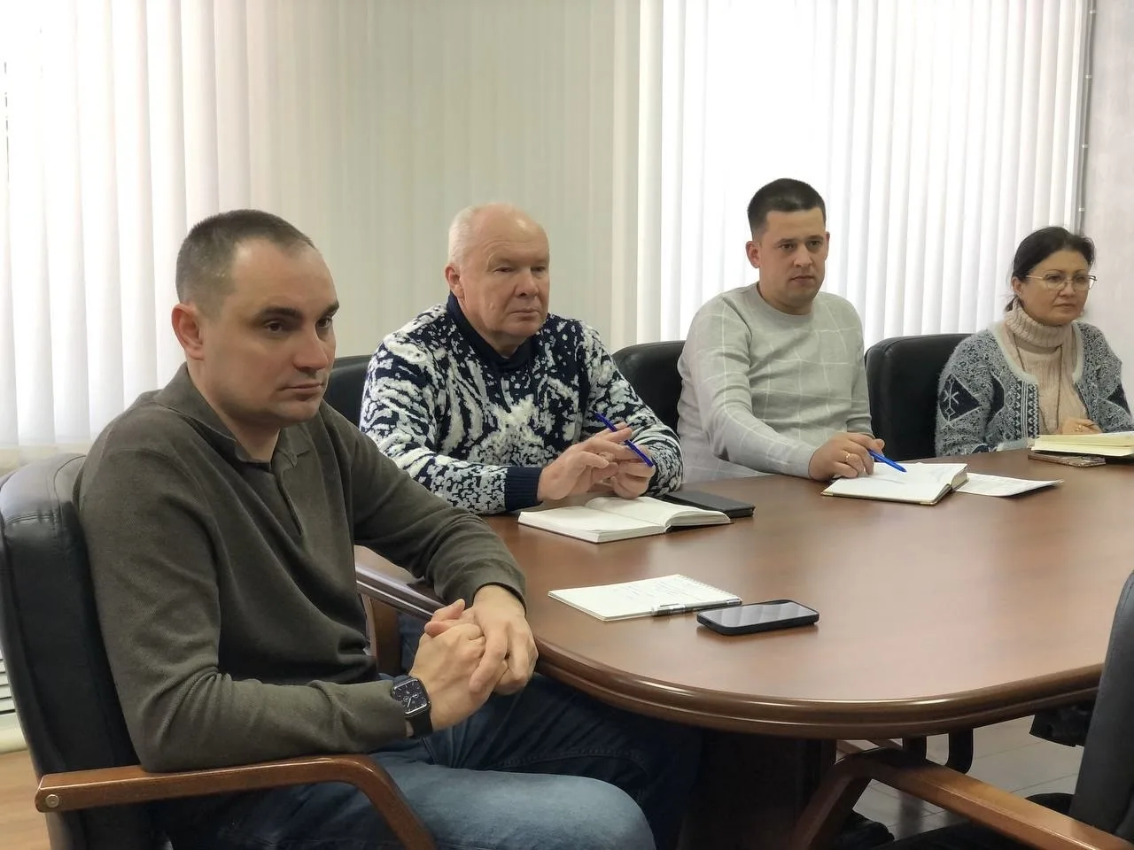 Провёл плановое совещание с профильными заместителями и главами сельских поселений  по вопросам мест