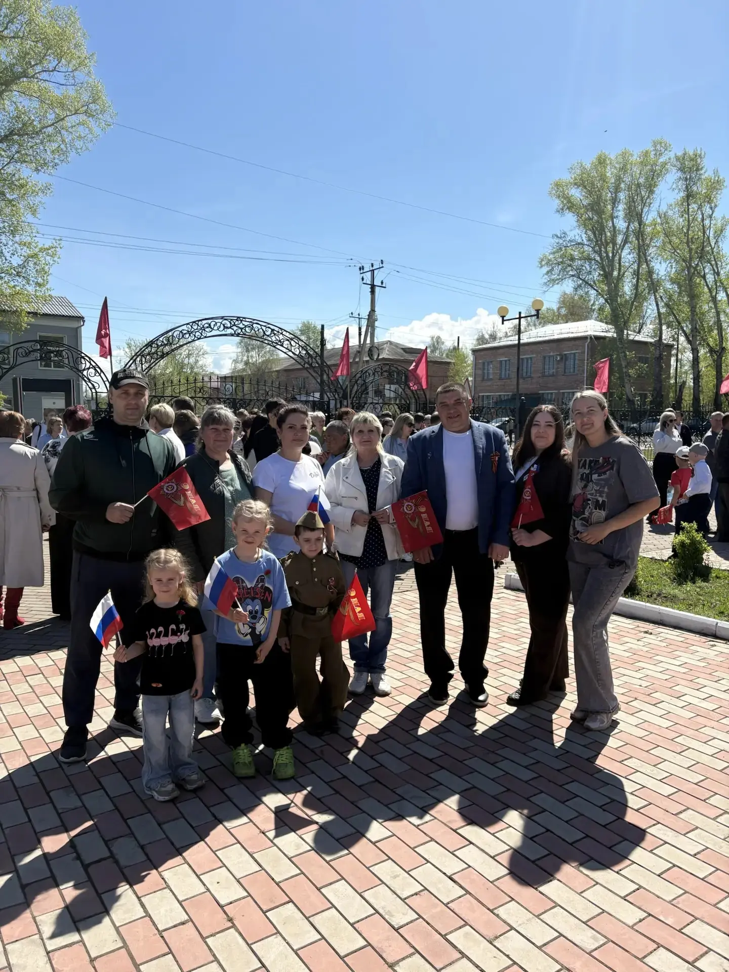 Сегодня, в День Великой Победы,9 мая, сотрудники Центра детского творчества приняли уча...