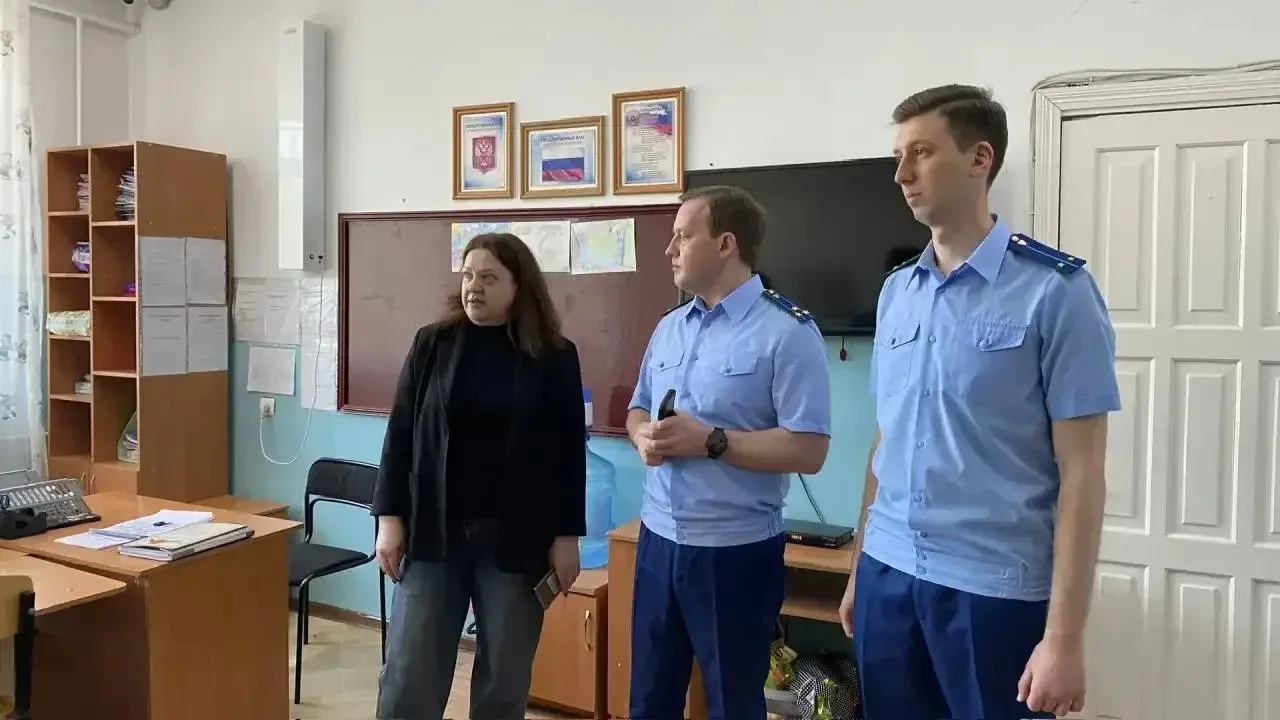 ⚡️ Прокуратура города Черкесска проверила соблюдение прав несовершеннолетних в РГБУ «Ко...