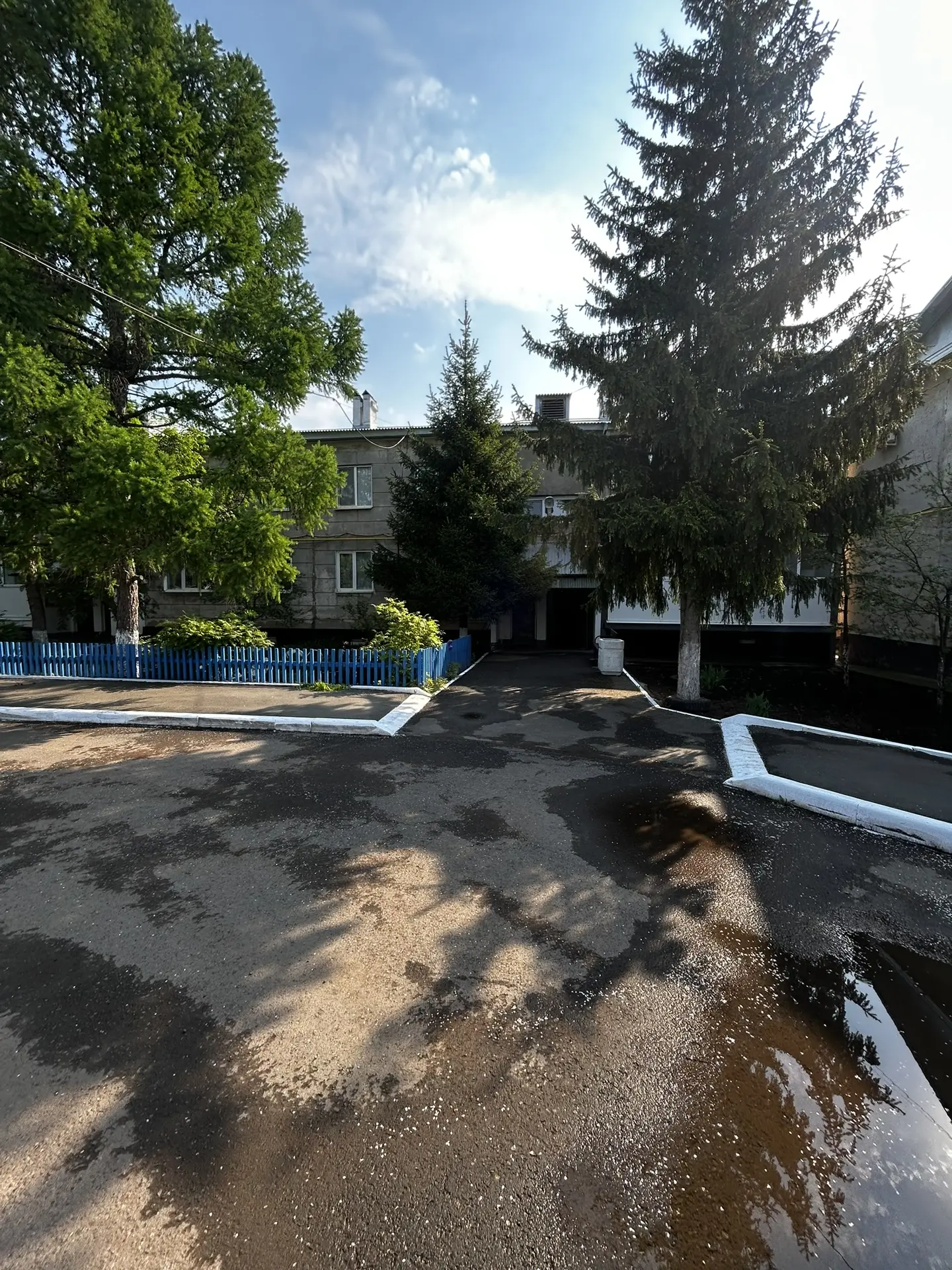 Продается трёхкомнатная квартира по адресу с. Октябрьское улица Луначарского 53 на перв...