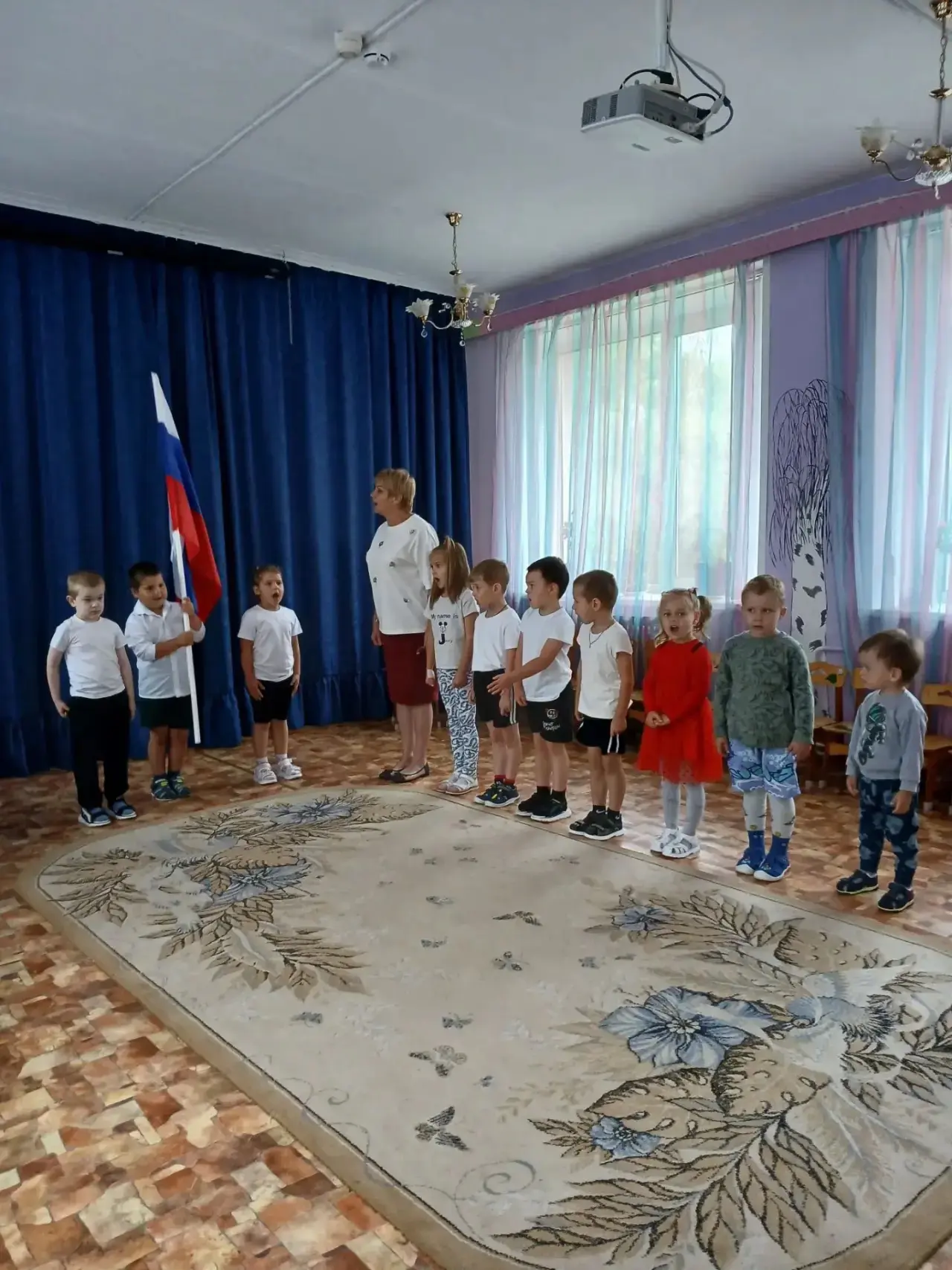Сегодняшнее утро в нашем дошкольном отделении началось с торжественной церемонии. Под з...
