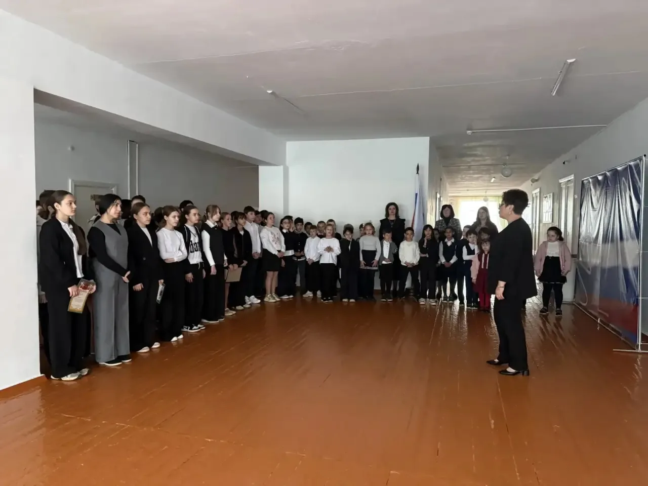 💫Утро понедельника началось с вдохновляющей торжественной линейки, на которой мы отмет...