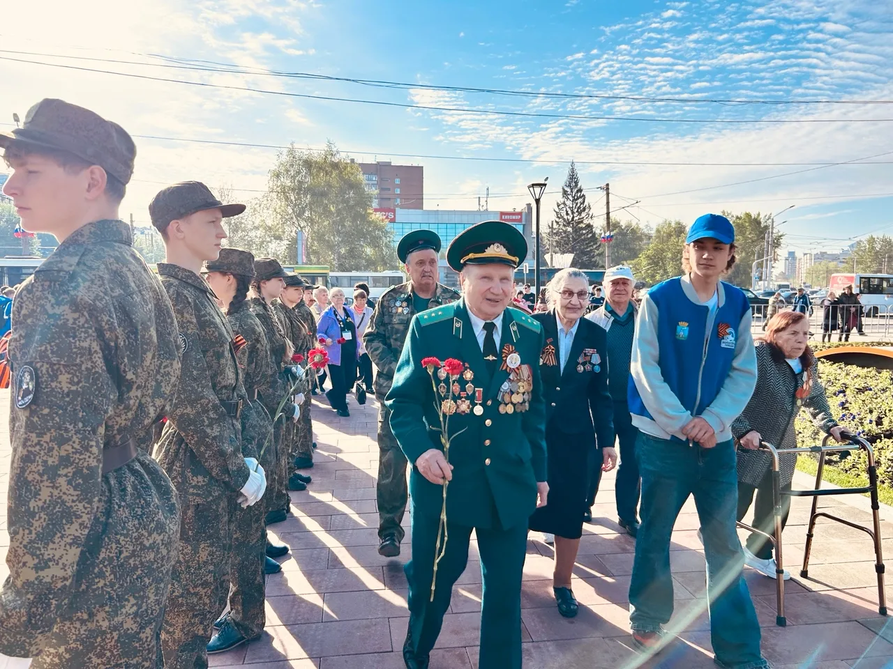 С Днём Победы! 🎈Сегодня нашей школе выпала честь принимать участие в возложении цветов...