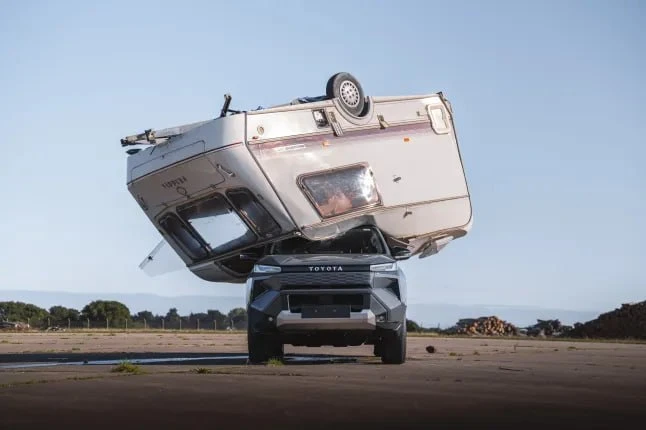 💥😰 Электрический Toyota Hilux пережил падение автодома с 9 метров