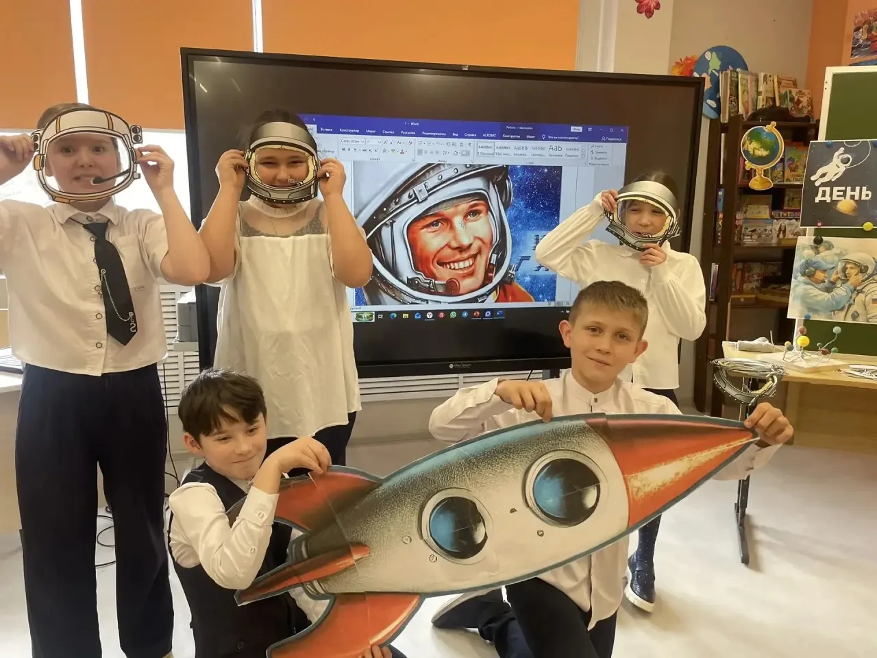 🚀 В школе №2 стартовала неделя, посвящённая 65-летию Дня космонавтики  13 апреля в школе №2 неделя н