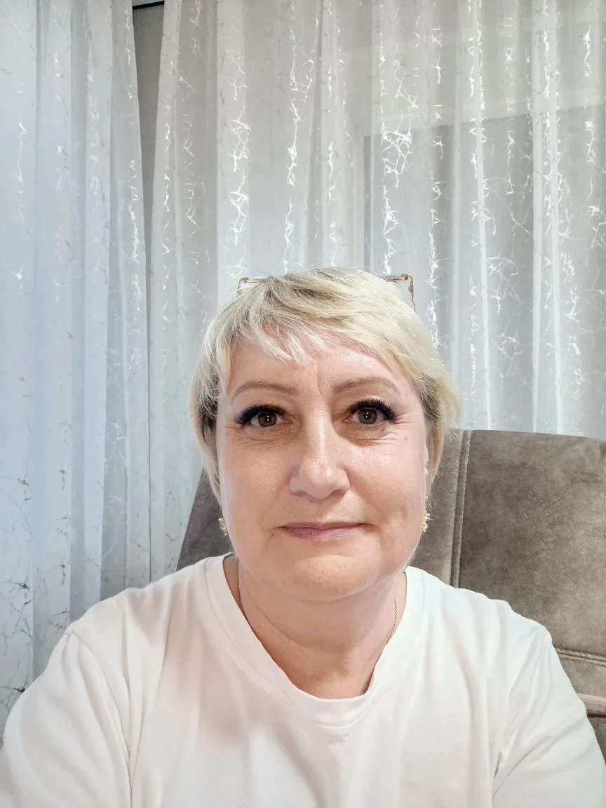 Не могу привыкнуть к ресницам.... Кажется, что глаза шторами закрыли