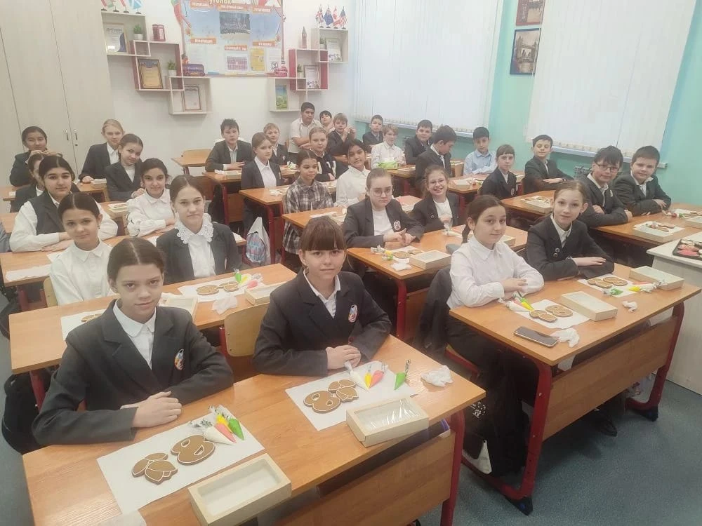 🥨🍩Пряник к 8 Марта В рамках акции "Вам, любимые" в нашем лицее состоялся необычный сладкий мастер-кл