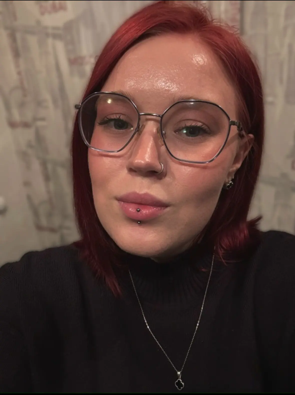 🌟Вертикальный лабрет 🌟— это стильный и элегантный вид пирсинга 👄 , который подчеркив...