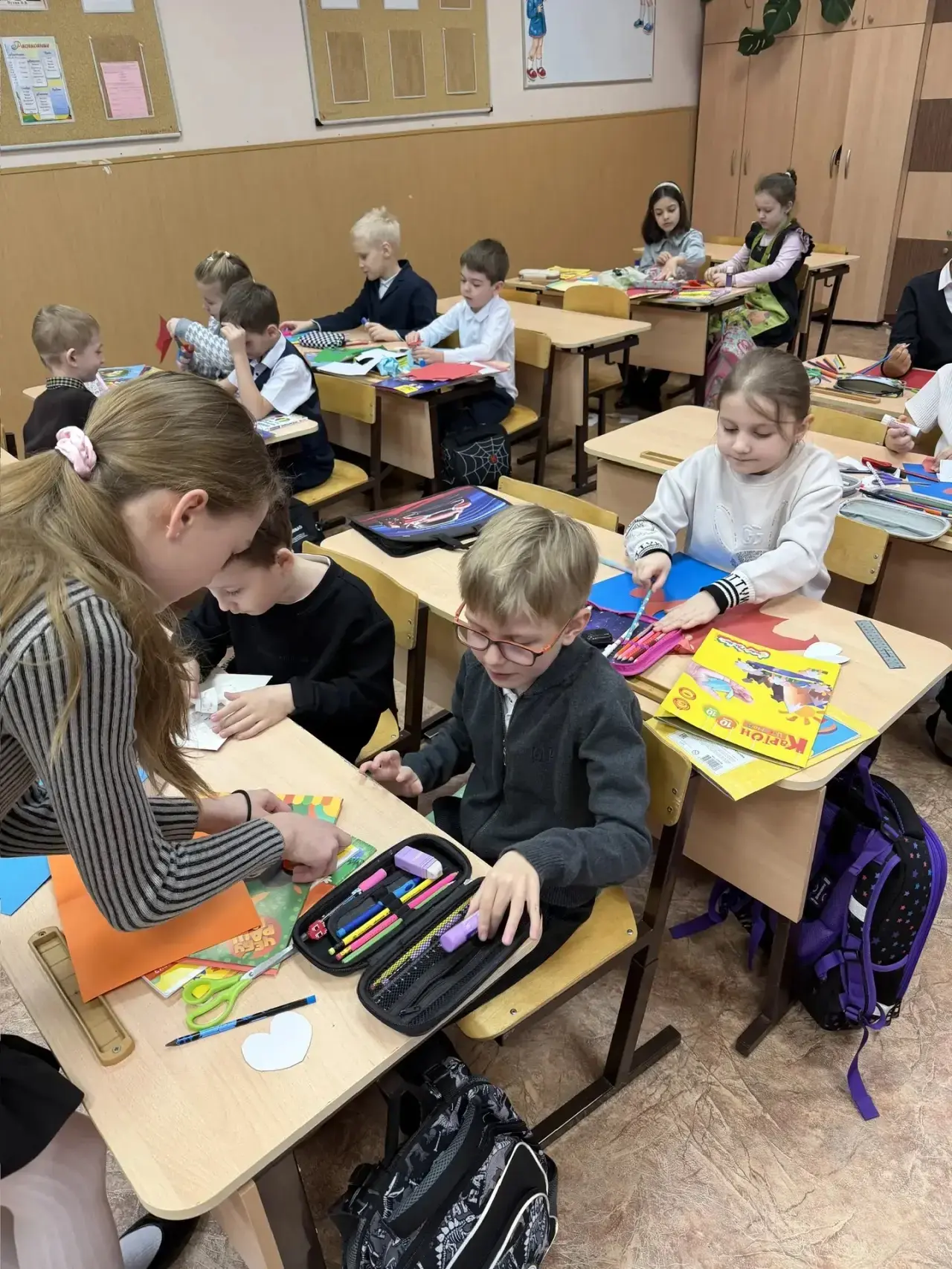 🌸 В преддверии самого нежного праздника в нашей школе произошло маленькое чудо! 🌸  По инициативе сов