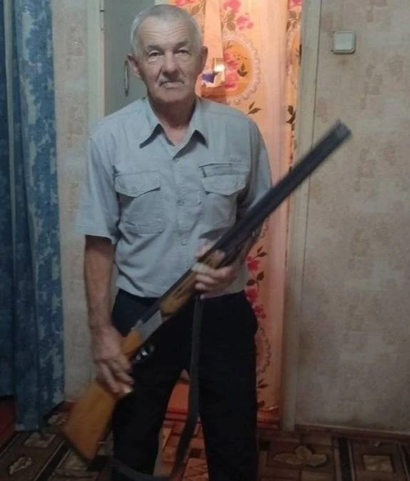 Волгоградский пенсионер, стрелявший по БПЛА, продемонстрировал ружье, которое ему верну...