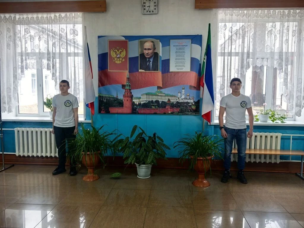🇷🇺 Сегодня понедельник, в нашем техникуме по традиции состоялся торжественный вынос ф...