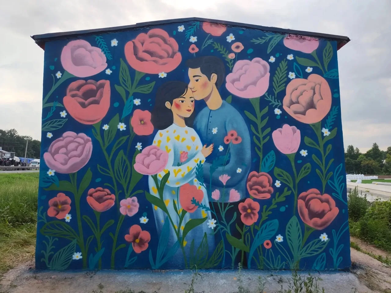⚡️Местные художники превратили серую электробудку в Кугесях в яркий арт-объект

Автор идеи — графиче