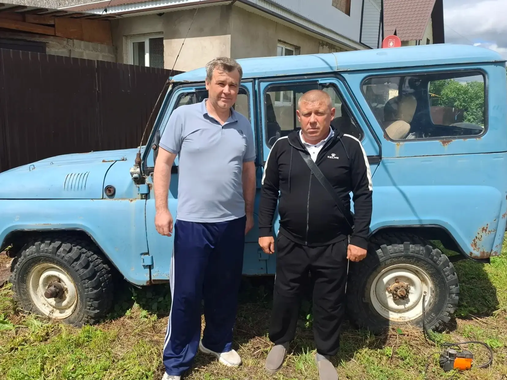 Семья Батухтиных из Благовещенска передала автомобиль на СВО.