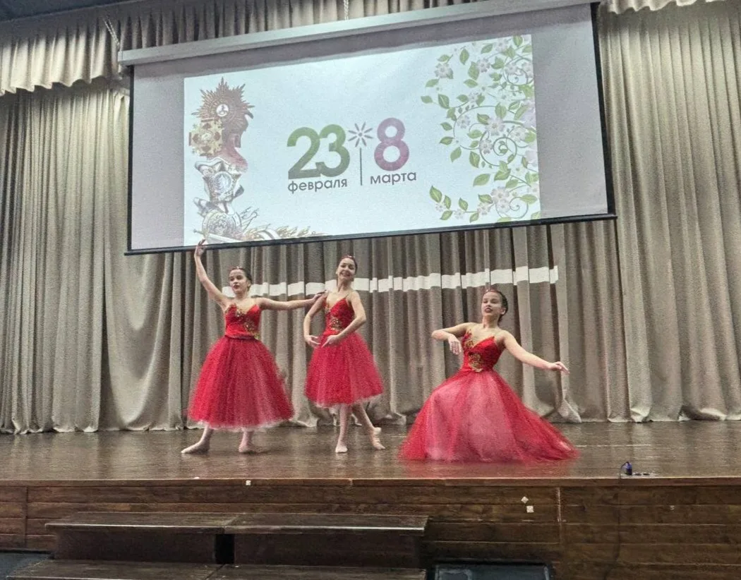 ☀️Весенний дуэт праздников в #ШколанаБогданова  В корпусе 2 нашего Образовательного центра уже стало