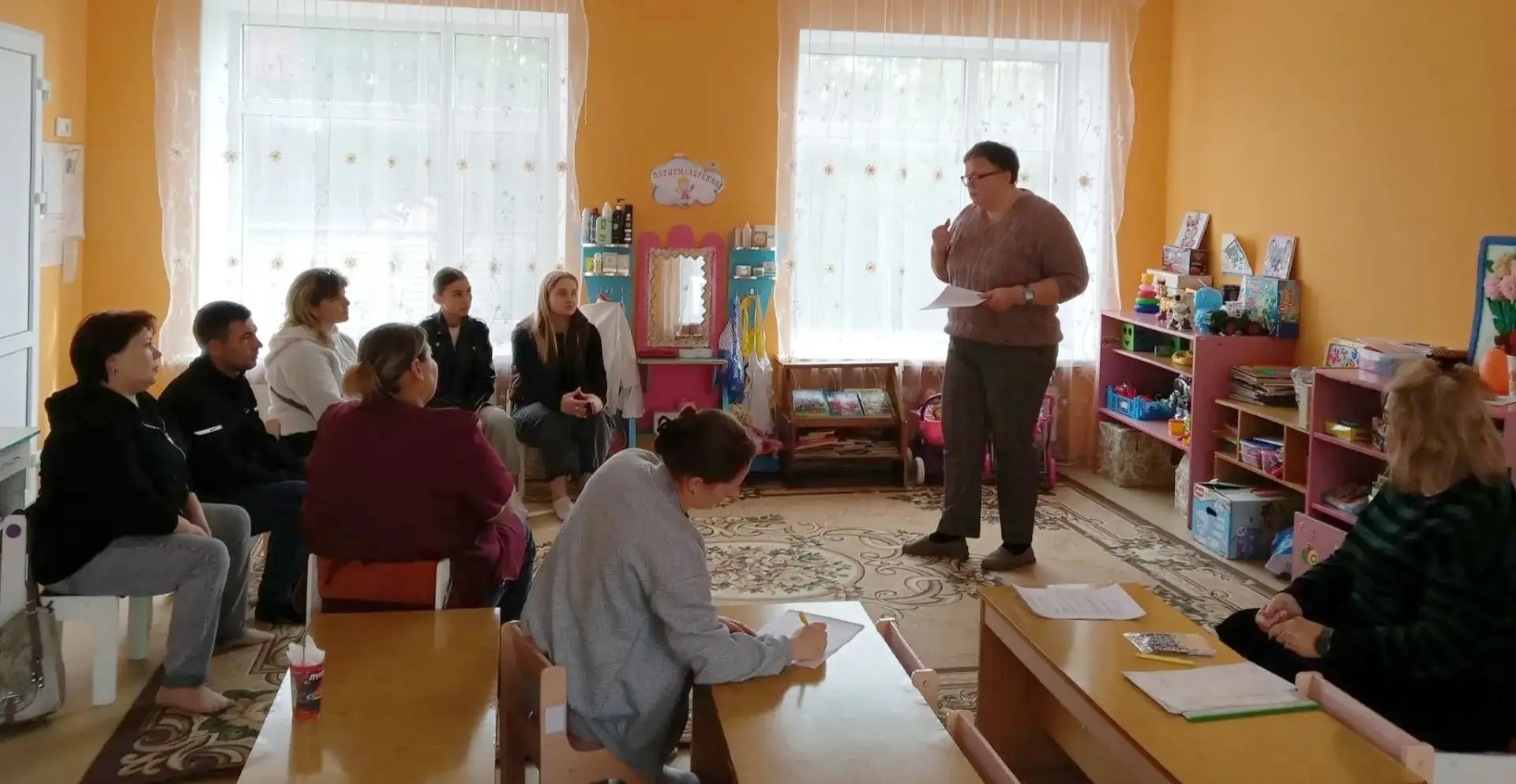 В разновозрастной группе "Берёзка" прошло родительское собрание на тему: "Взрослеем вме...