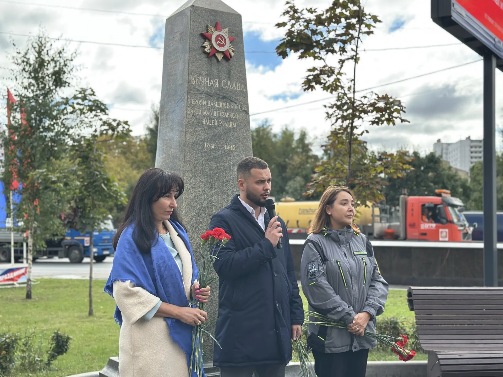 Сегодня, в День памяти начала блокады Ленинграда, в Марьиной роще состоялось торжествен...