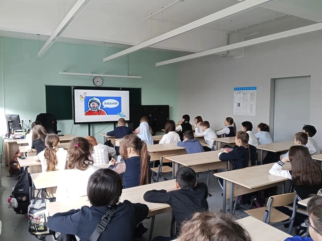 Доброе утро, друзья! ☀️  Каникулы остались позади, и сегодня мы с радостью открыли новую учебную нед