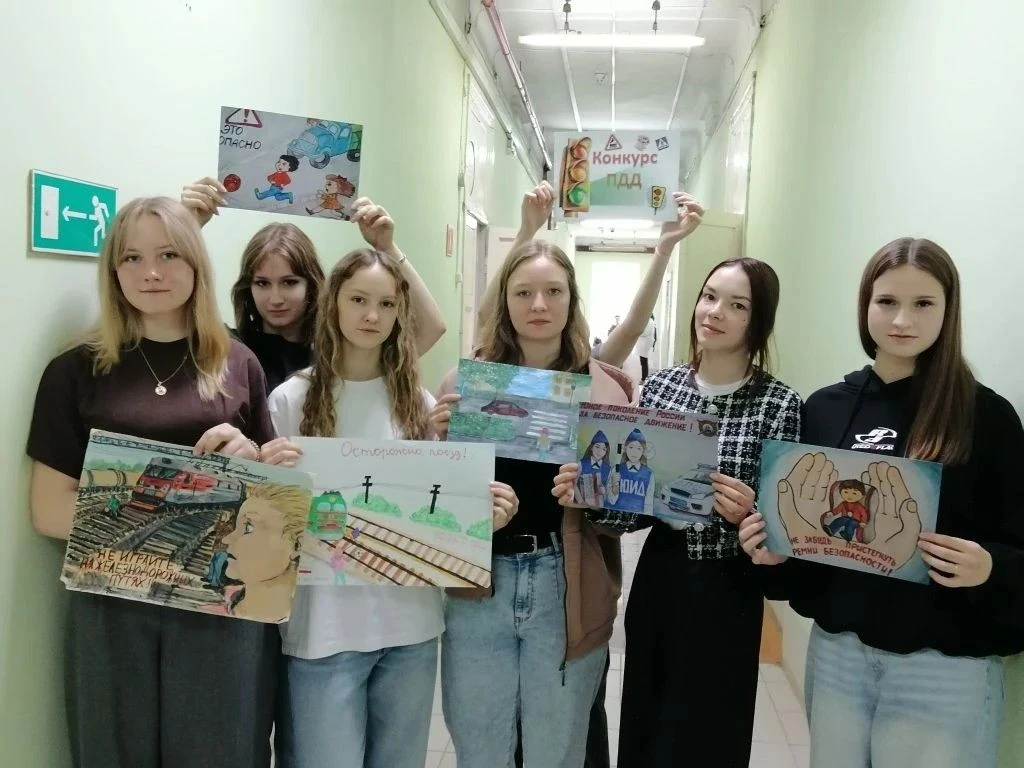 Выставка рисунков «Летнее движение по дороге без опасности»