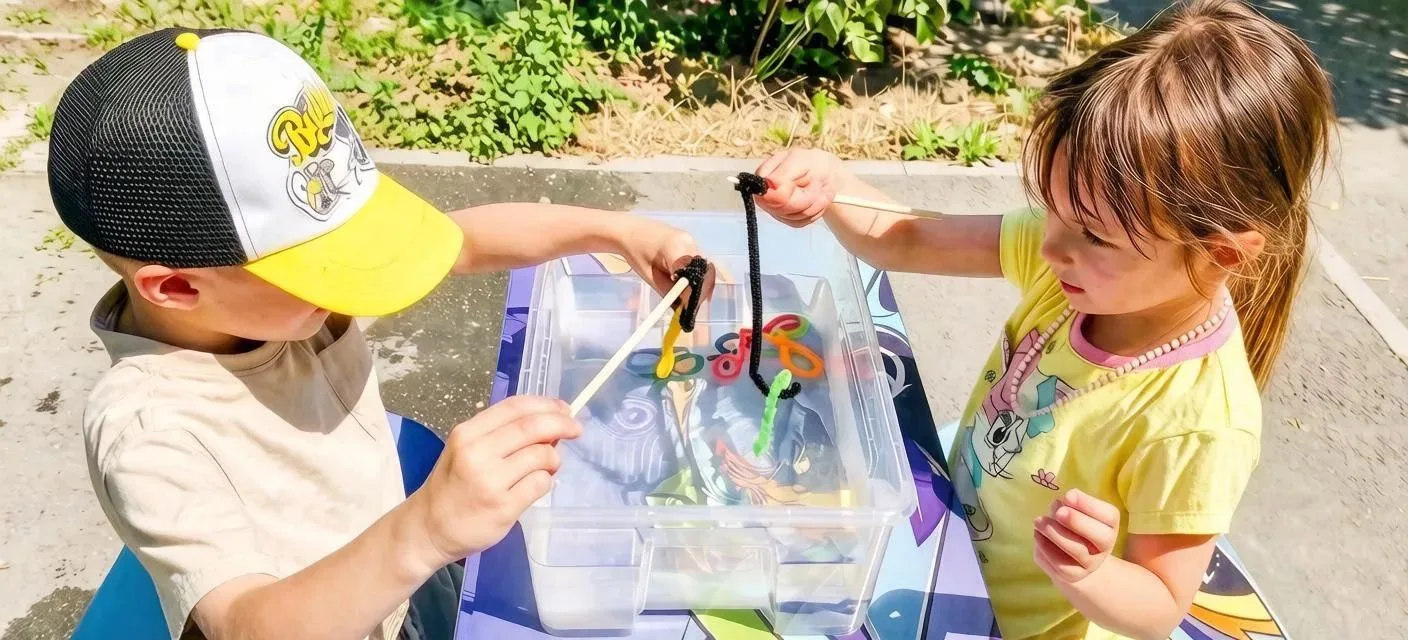 "Наши юные рыболовы поймали удачу за хвост! 🐟"
Сегодня ребята устроили настоящий рыболовный турнир.