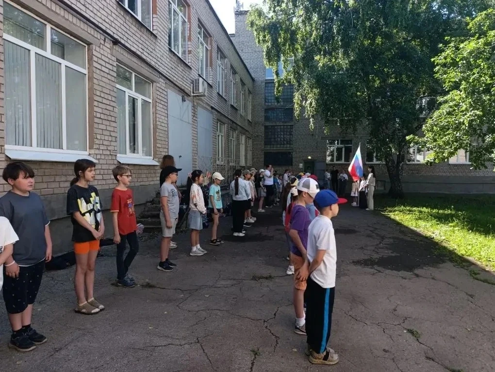 Торжественная линейка, посвященная Дню России, задала патриотический настрой всем воспи...