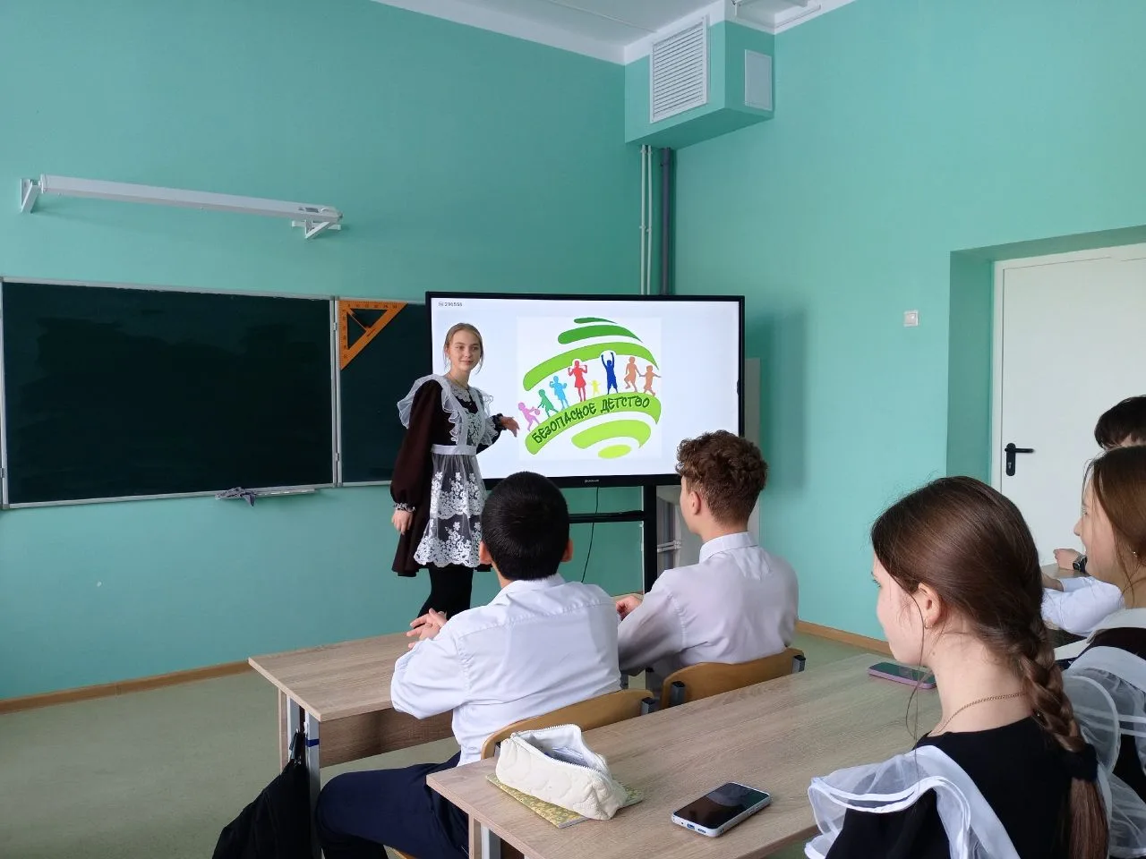 «Безопасность детства» в МАОУ СОШ имени С.Е. Кузнецова с. Чемодановка  Безопасность наших детей — на