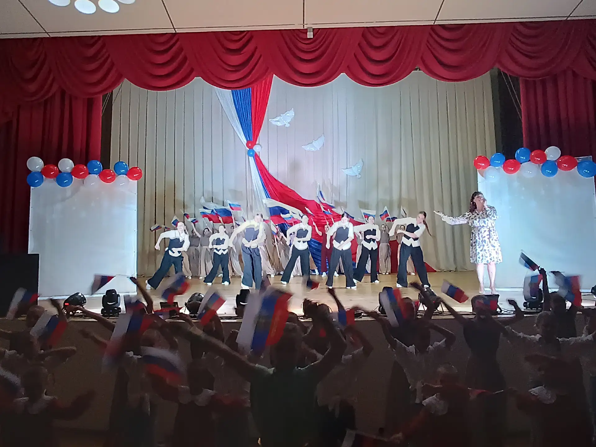 🇷🇺 Мы едины — и в этом наша сила! 🇷🇺

В МАУ «КДЦ Мичуринского сельского поселения» прошёл праздн