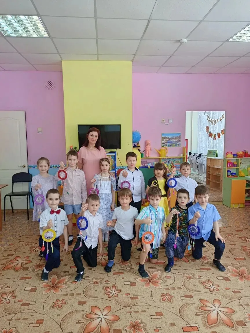 В преддверии Международного женского дня, наши ребята из подготовительной группы "Почем...