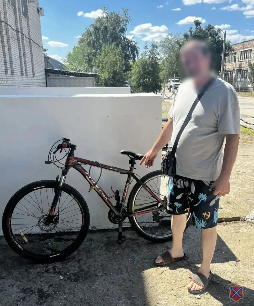 🚨 В Среднеахтубинском районе раскрыта кража велосипеда!

57‑летний житель района обратился в полици