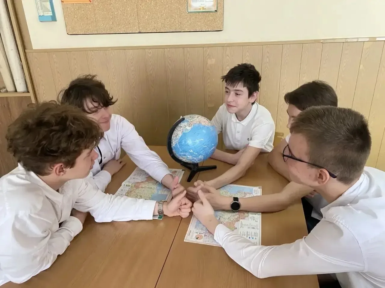 НЕурок географии   🇷🇺 В гимназии в рамках просветительского проекта «НЕурок географии» семиклассники