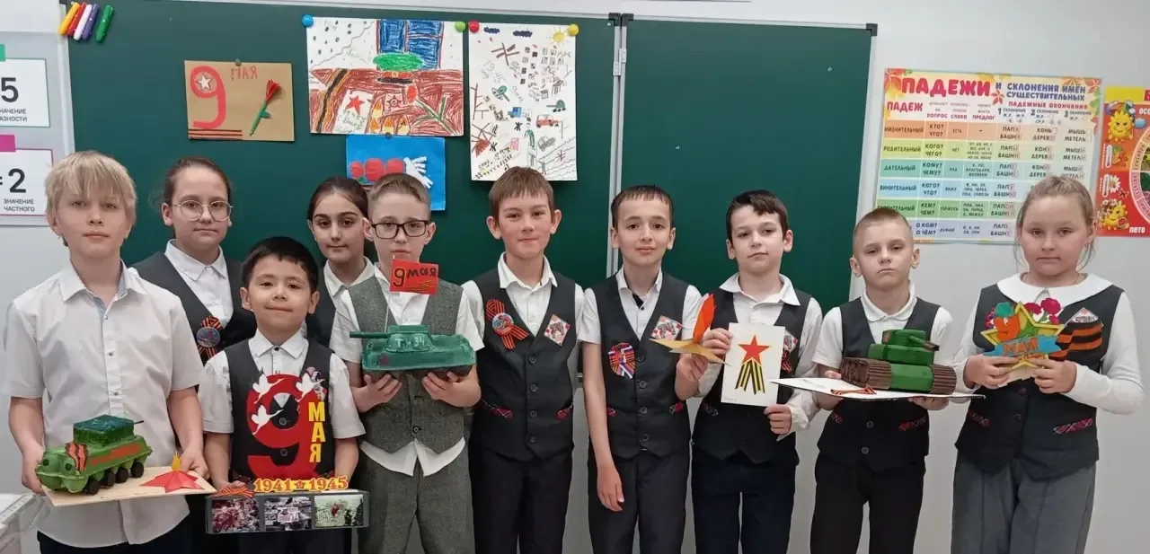 ПАМЯТЬ ЖИВА🕊️  В день Великой Победы - 9 мая чтят память тех, кто погиб на войне, и кланяются всём т