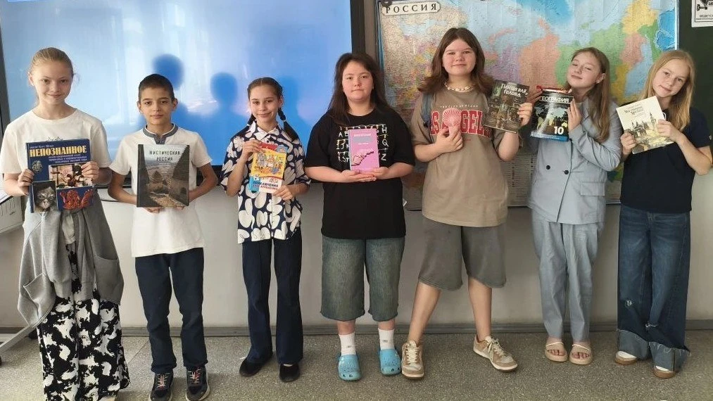 Читать – это стильно! 📚  ❤️ Вчера в школе прошла тематическая пятница, посвященная любимым книгам.  
