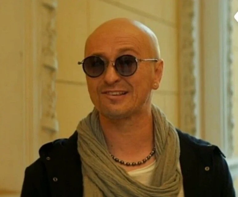 Сергей Безруков остался без волос: актер предстал в неожиданном образе в новом комедийном фильме

На