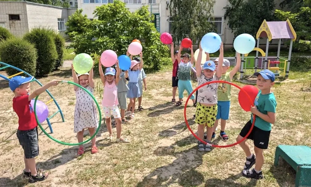 🌞 Каждый летний день в нашем детском саду — это маленькое приключение!

Ребята  из группы номер 2 с