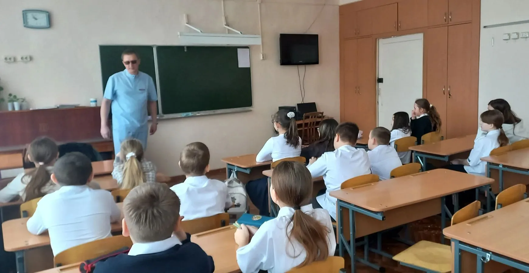 В  рамках Дня открытых дверей МБОУ "СОШ № 15" в 5Б классе состоялся профориентационный "Родительский