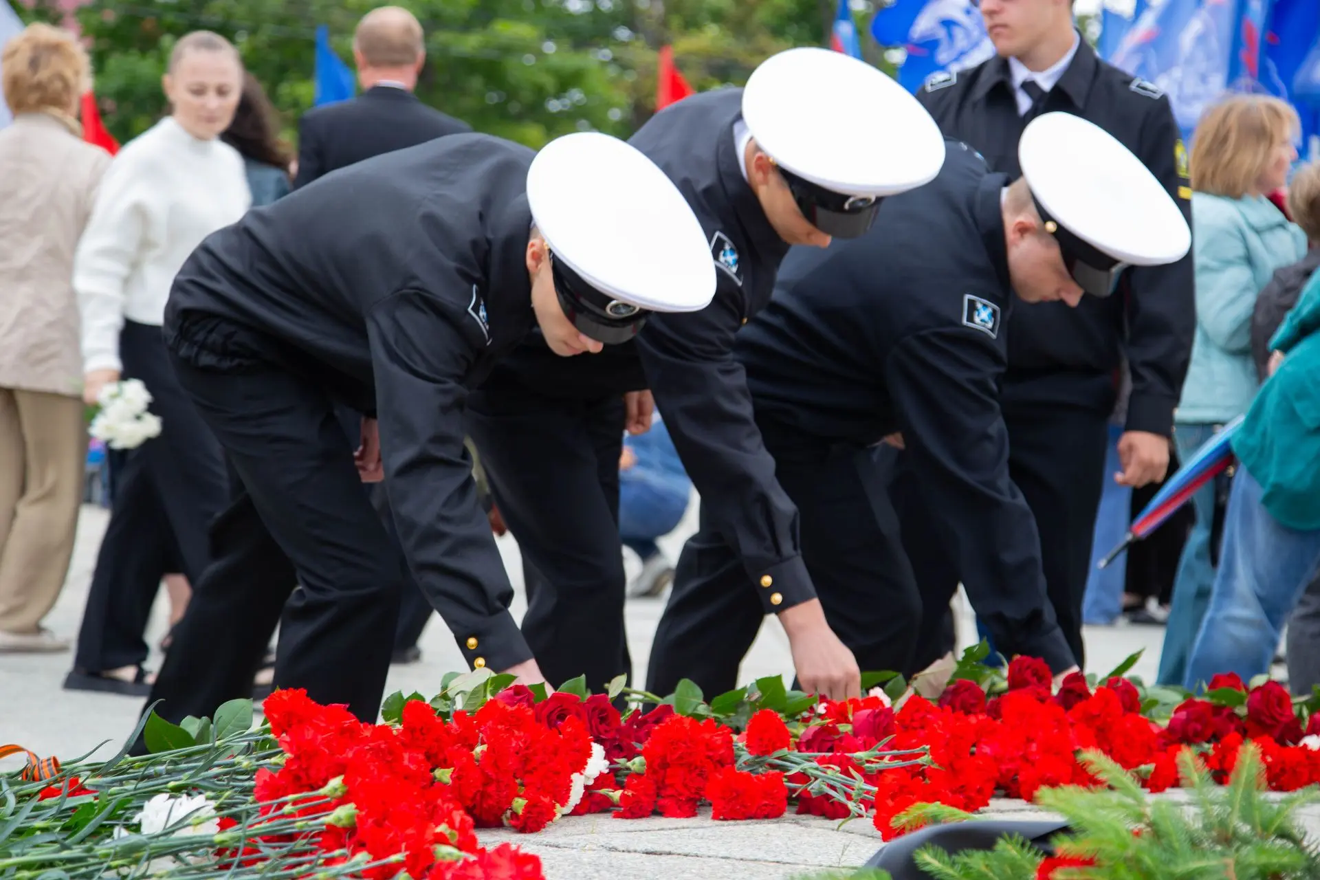 🌹 Сегодня студенты, курсанты и сотрудники КГТУ приняли участие в торжественной церемон...