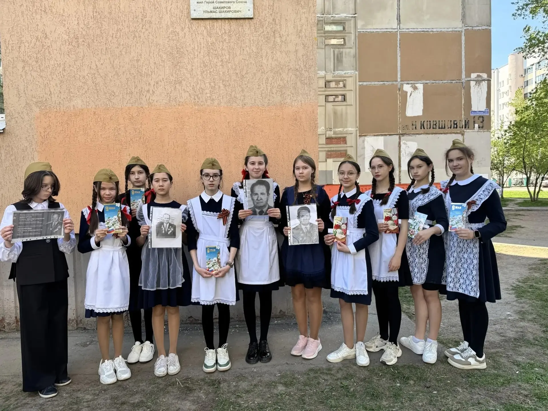 ✨Память о герое

Ученики 6 «Б» класса посетили мемориальную доску в честь Героя Советского Союза Уль