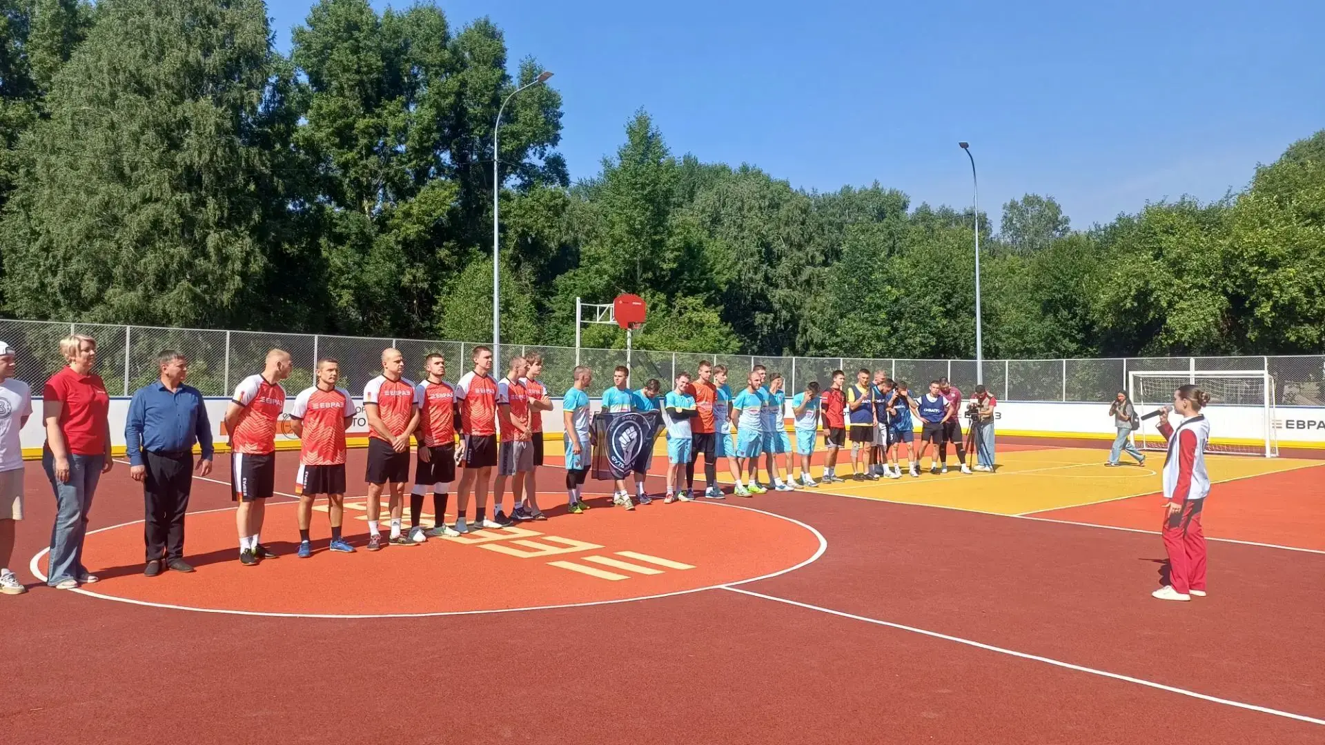 НА ВОЛНЕ СПОРТА

На многофункциональной спортивной площадке возле Площади общественных мероприятий З