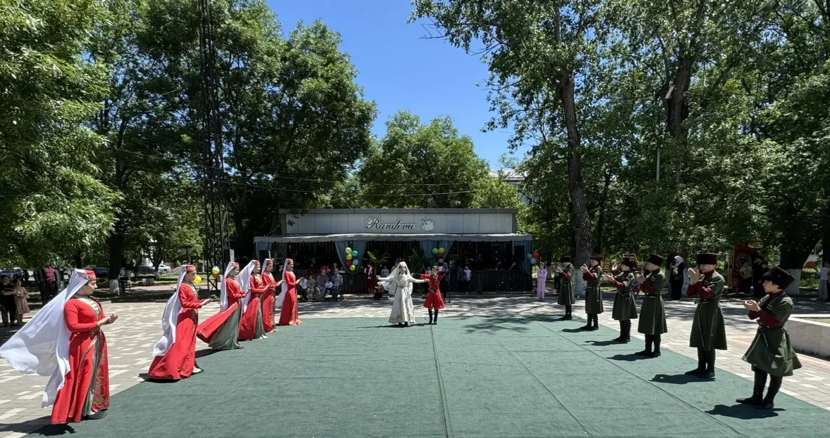 В Карабулаке торжественно отметили день республики