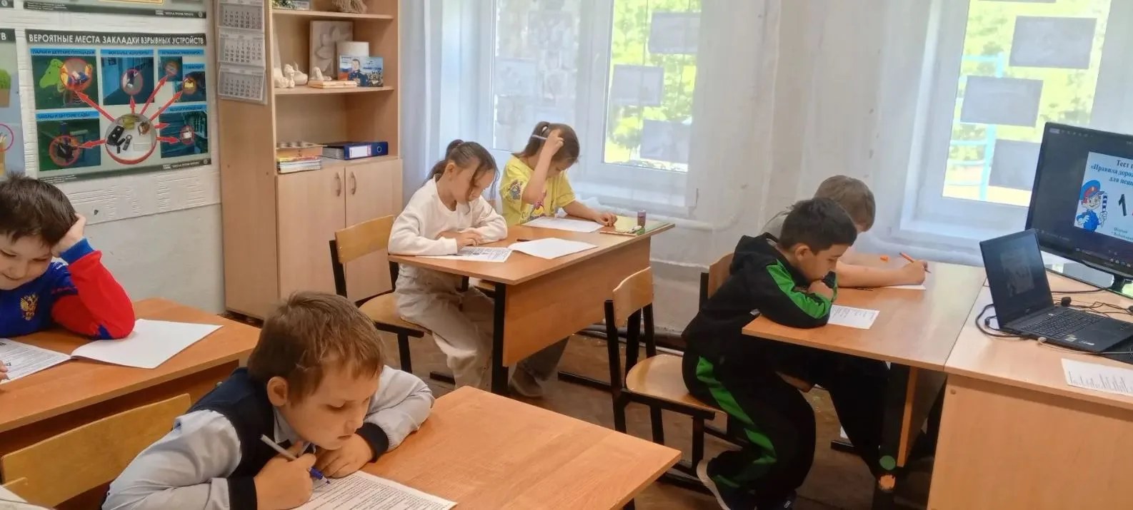 Обучающиеся начальных классов приняли участие в проверочном тесте на знание ПДД