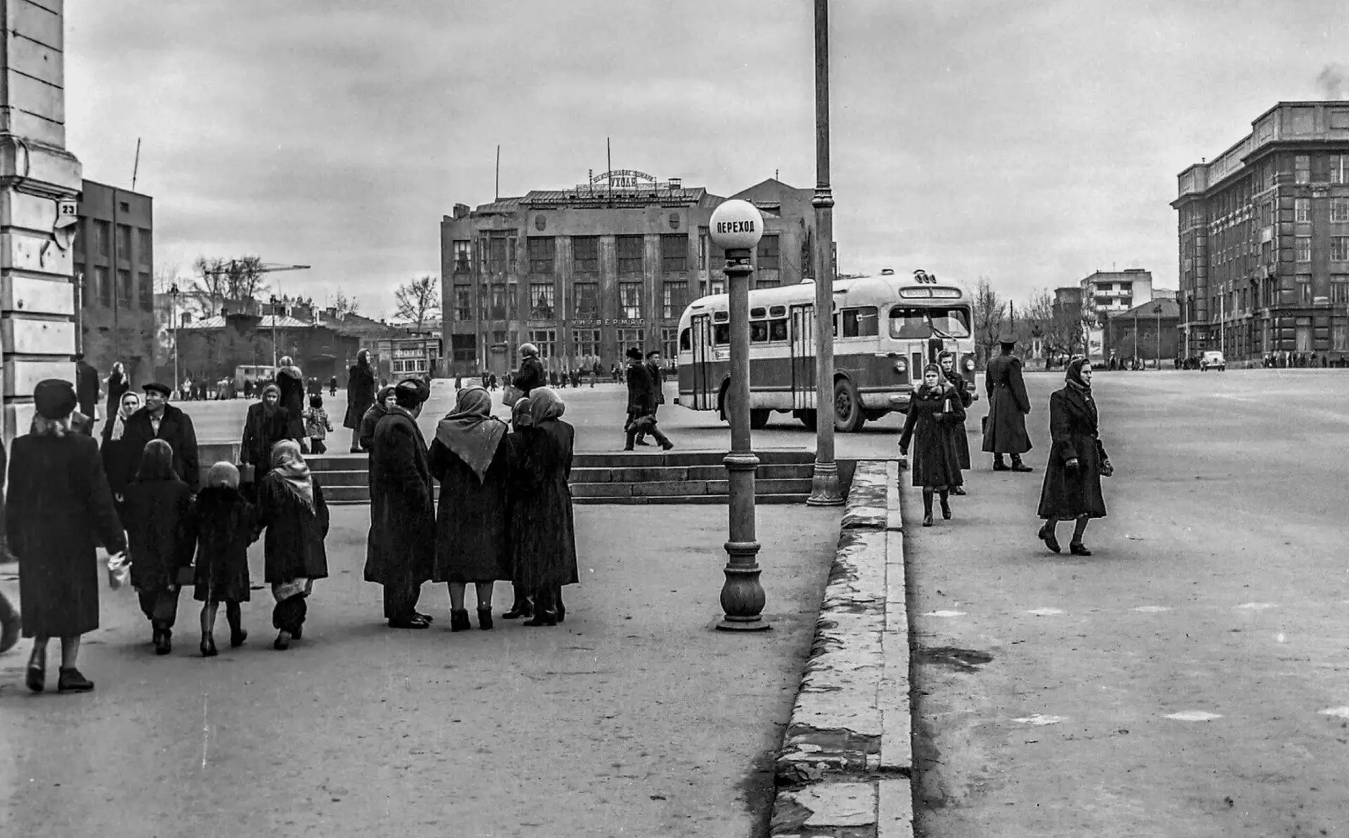 Площадь Сталина. Автор П.Н. Степанов. Фото 1956 год.