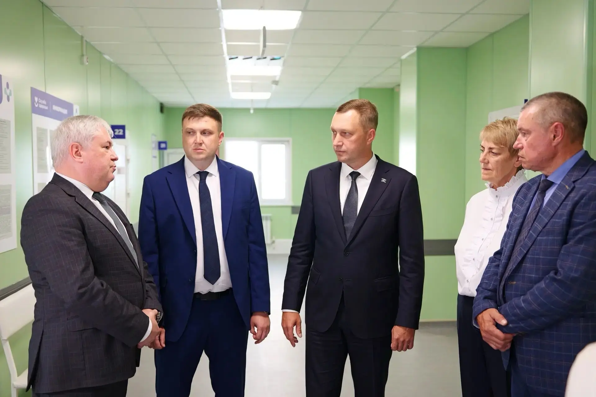 Губернатор Саратовской области Роман Бусаргин и министр здравоохранения Владимир Дудако...