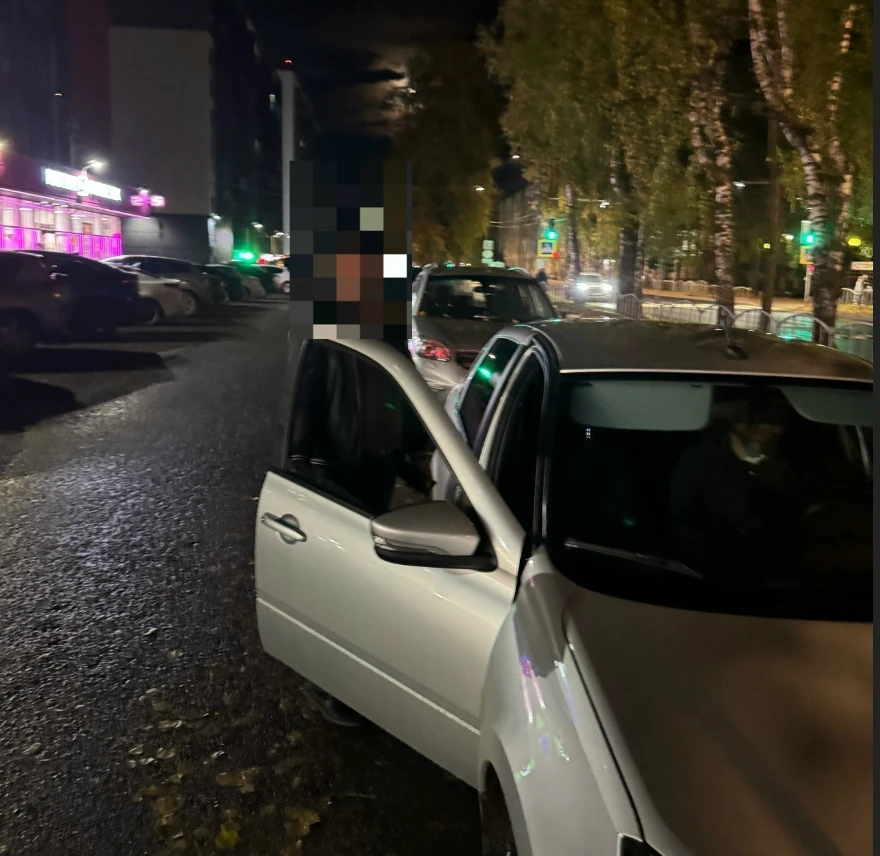 На серой "Ладе Гранте" без номеров: в Сыктывкаре полиция проверяет сведения о попытке в...
