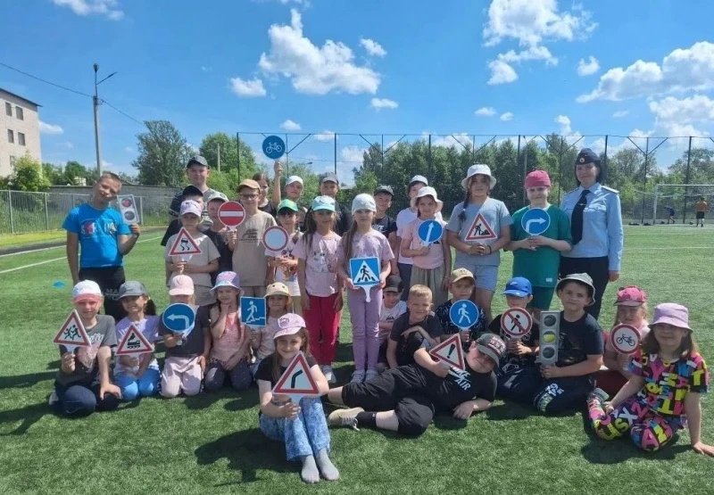 ☀️У ребят проходят нескучные каникулы

👮‍♂️Сотрудники Госавтоинспекции МО МВД «Новосокольнический» 