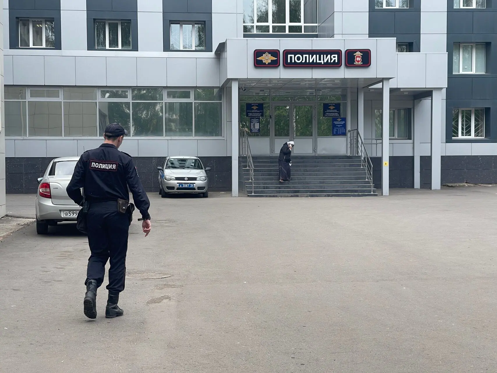 Кулачный бой: в Челнах полиция разбирается в уличной драке мужчин