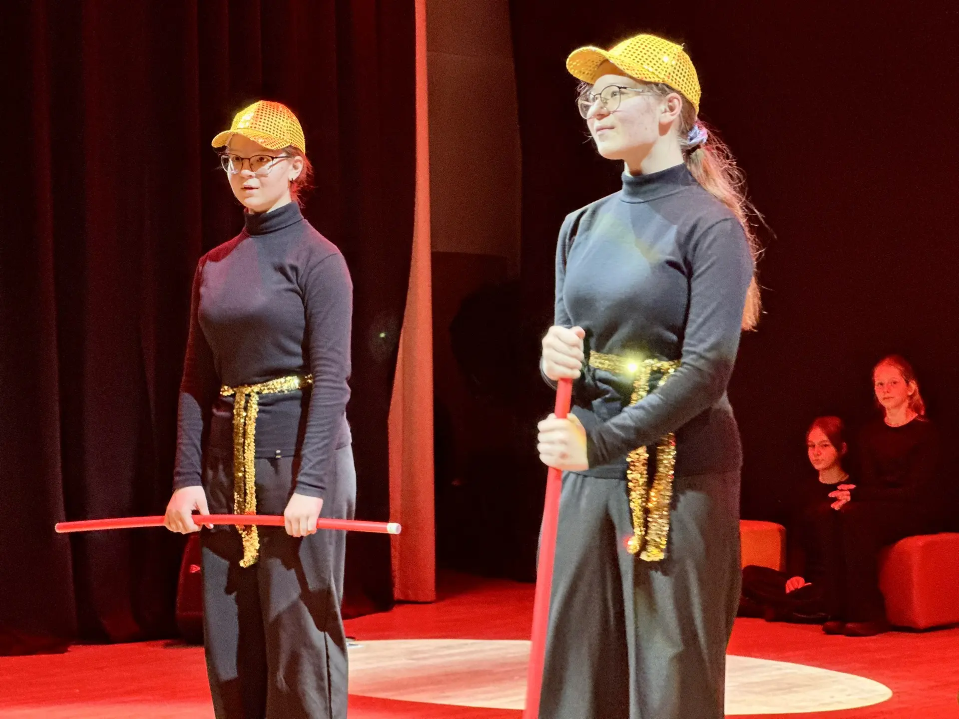 НОВОСТИ🆕  🎭На прошлой неделе группа 5-6 классов театральной студии «Зазеркалье» показала спектакль «
