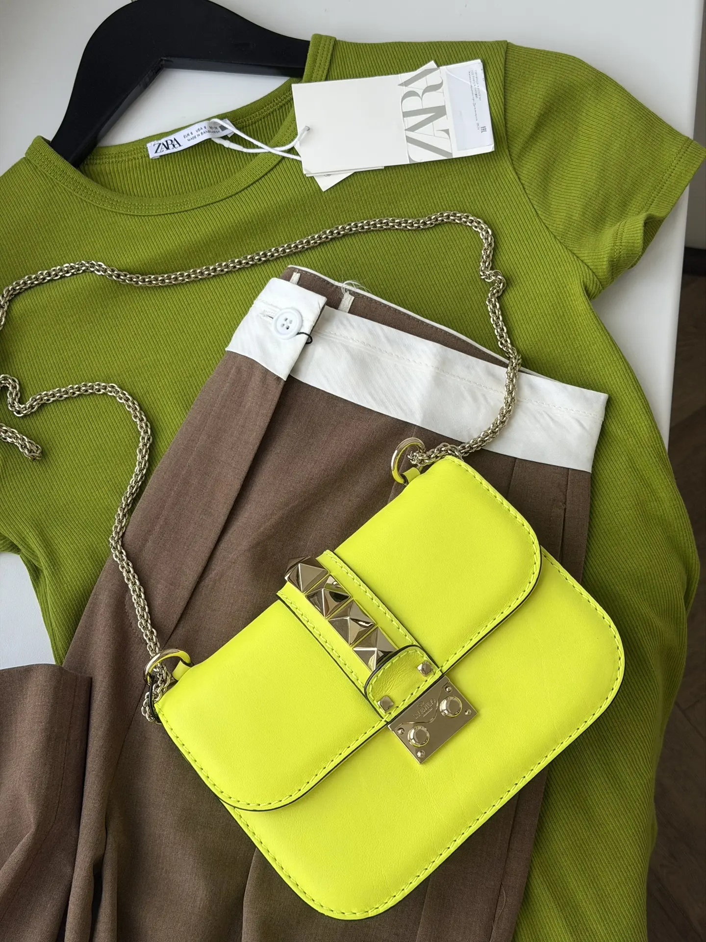 Футболка Zara
Новая, с биркой 
Маркировка S
2800₽🤍

Брюки дизайнерские 
Идеал 
На Росс 42
3500₽🤍

