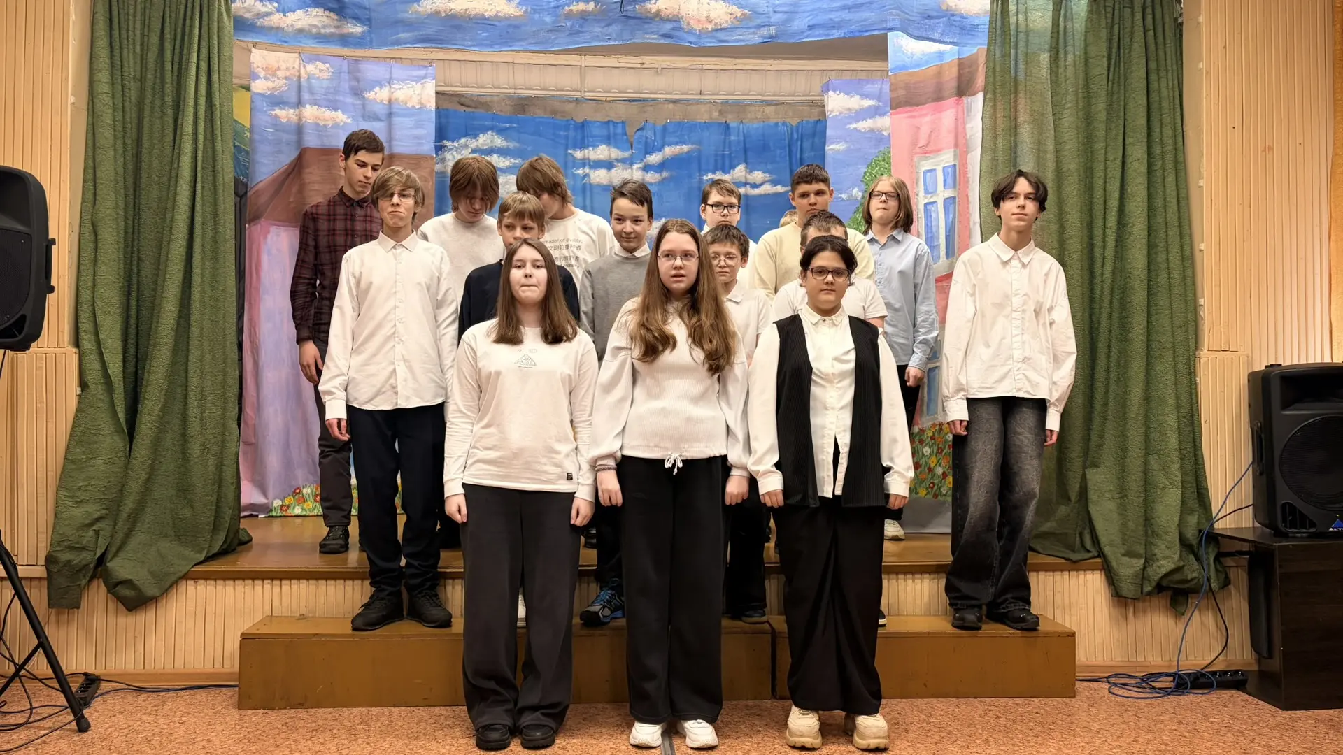 Душой и сердцем прикоснулись к подвигу: в школе №57 сегодня прошла «Битва хоров» среди 5-7 и 8-11 кл