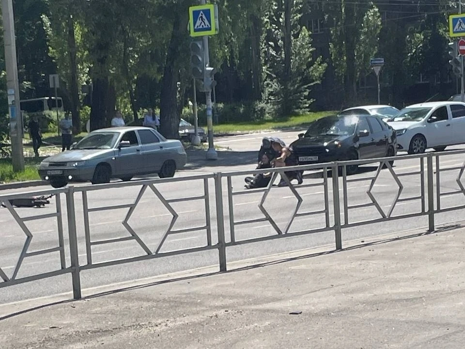 🚨 Неработающий светофор на Папина уже привёл к ДТП

На перекрёстке автомобиль «Лада Гранта» сбил де