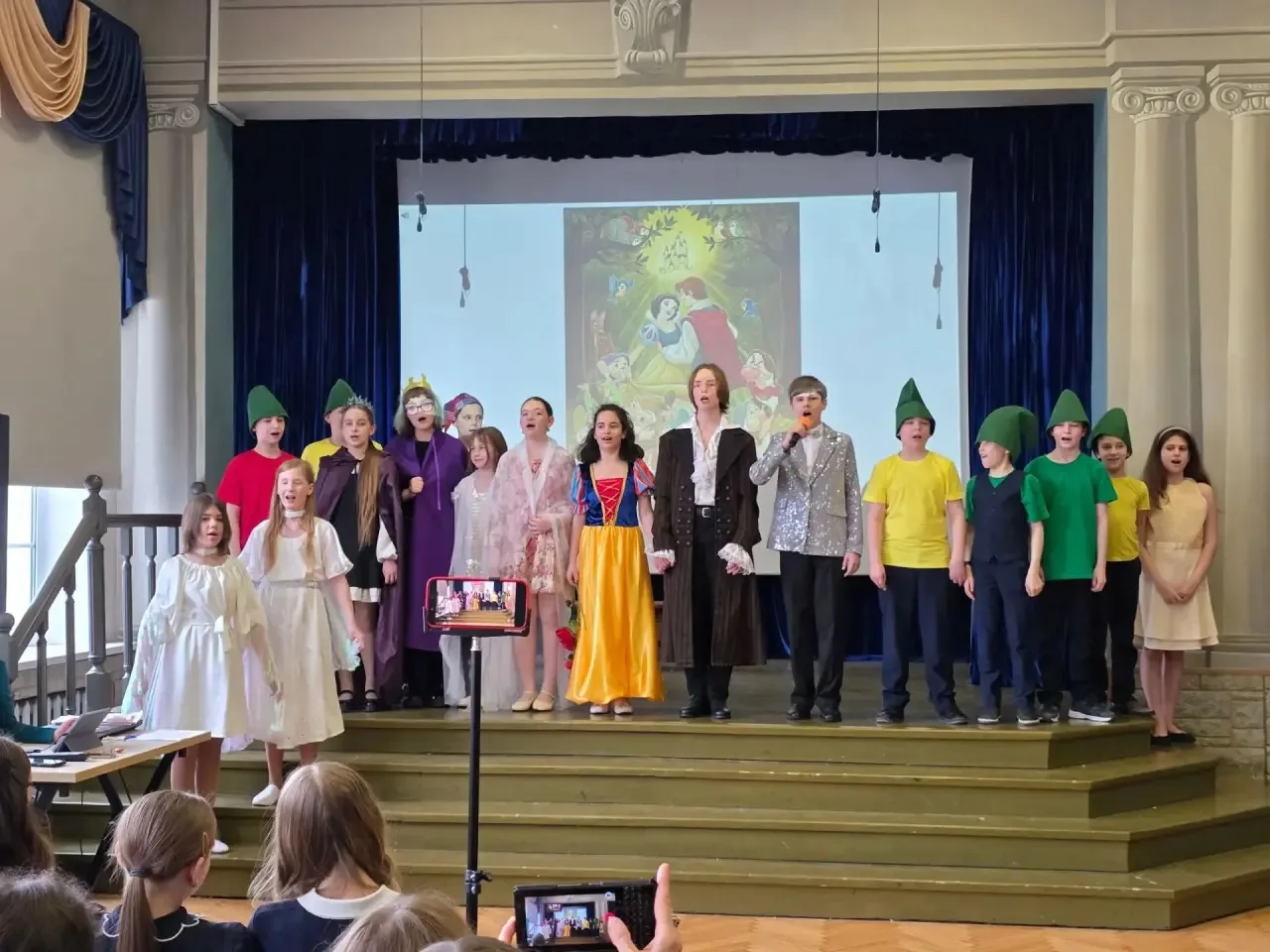 ДОПОЛНИТЕЛЬНОЕ ОБРАЗОВАНИЕ В ШКОЛЕ 

ТЕАТР НА АНГЛИЙСКОМ ЯЗЫКЕ🎭

✨ Сцена – это важно. Это место, гд
